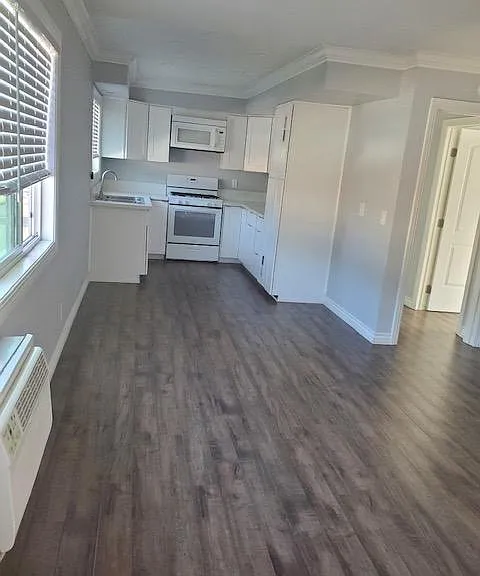 627 Marion Pl #4 — Photo 2