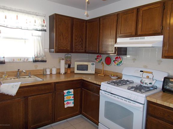 3rd image of 143 Freeport Blvd