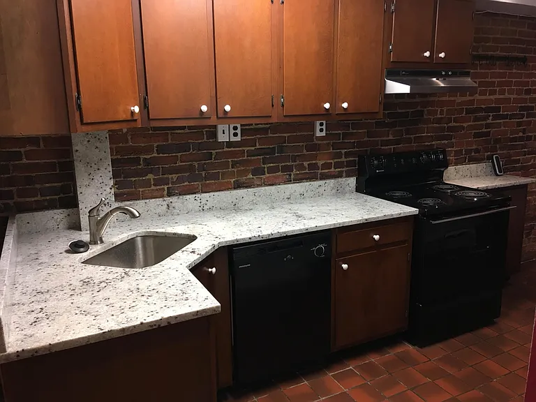 640 E St NE #B — Photo 6