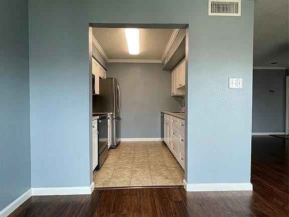 3rd image of 3220 69th St APT J6