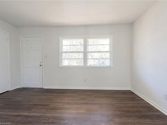 4th image of 1447 E Sedgefield Dr