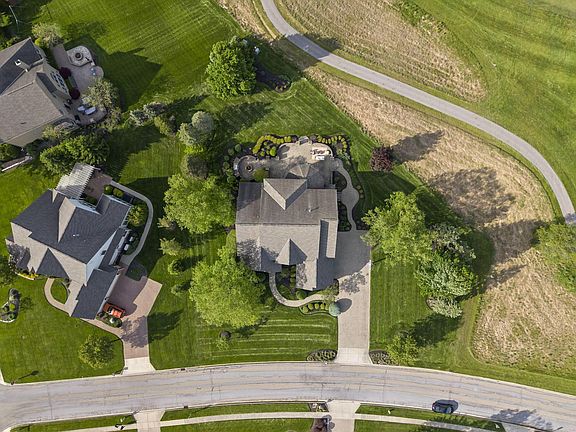5th image of 7941 Thornbush Dr