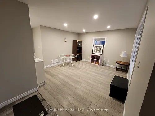 408 Upper Wellington St W Photo 1