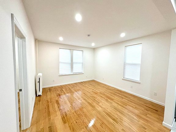 4th image of 30-59 33rd St #1R