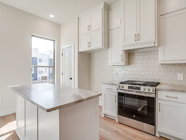 2820 Weisenberger St #102 — Photo 12