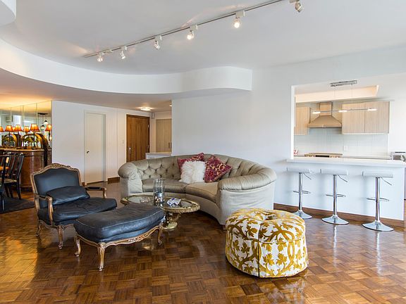 3rd image of 838 N Doheny Dr APT 1405