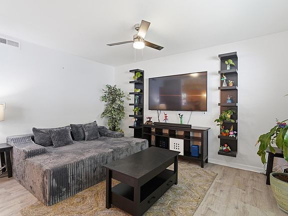 4th image of 114 N Blacknall St