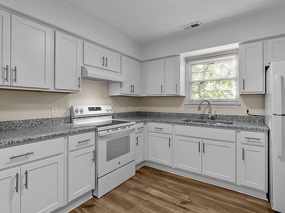 2nd image of 1110 Chapel St APT 3