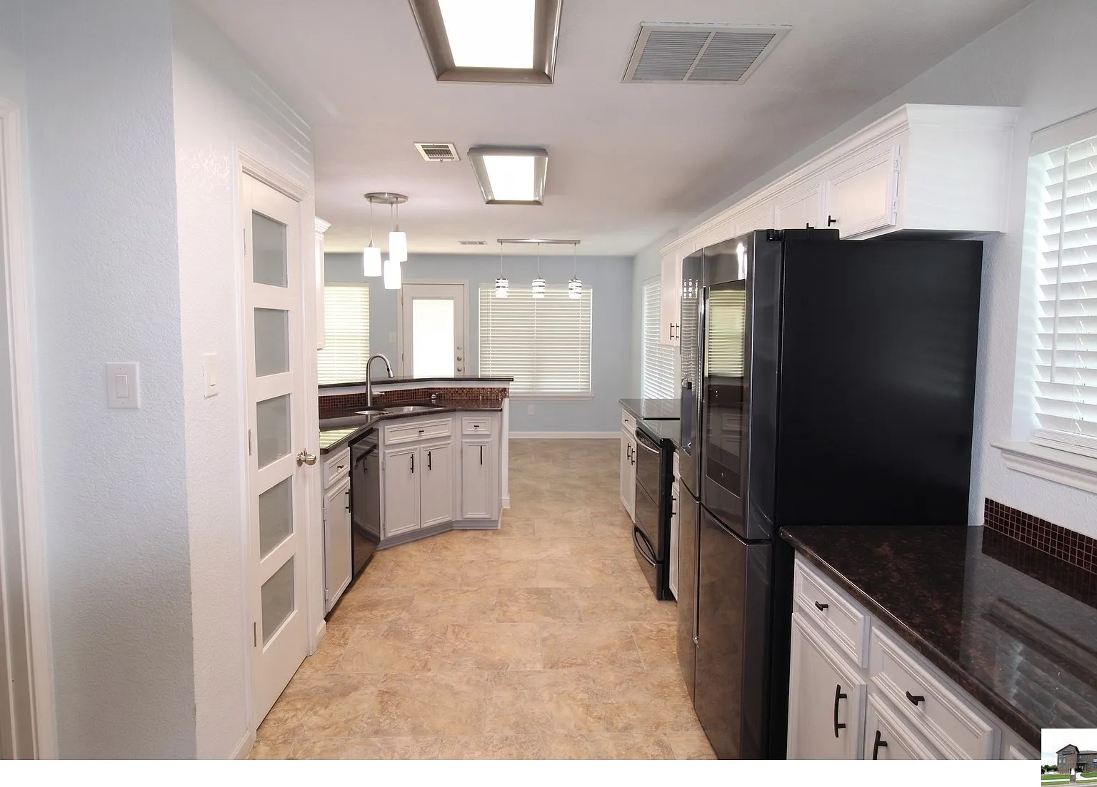 4 bed, 2.5 bath, 2565 sqft, $1,900 — Photo 3