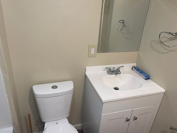 3rd image of 802 Woodrow St