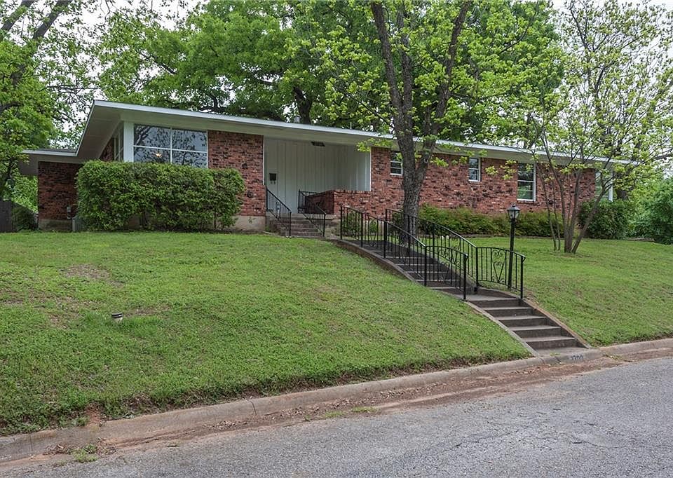 1st image of 2700 Mimosa Park Dr