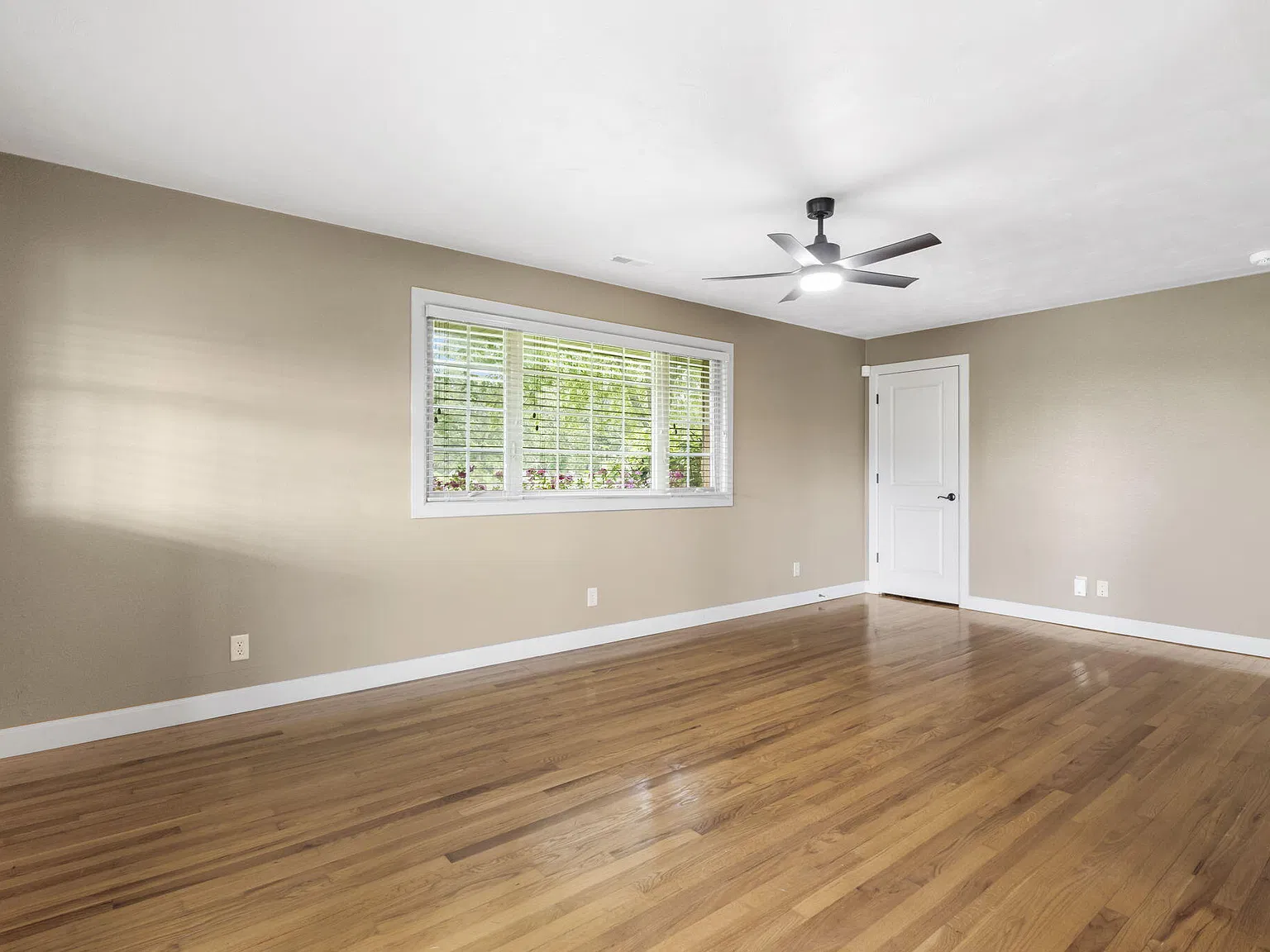4 bed, 4.0 bath, 2209 sqft, $2,195 — Photo 3
