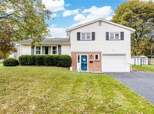 6 Jeanmoor Rd, Rochester, NY 14616