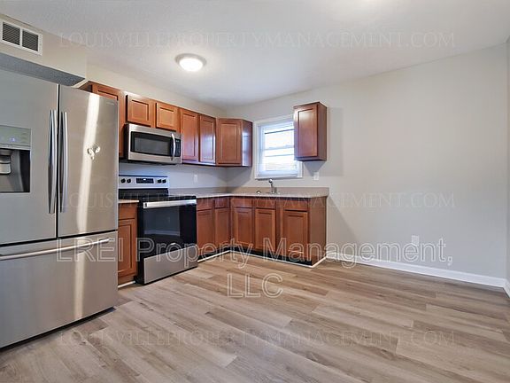 3rd image of 419 Woodcreek Dr #4