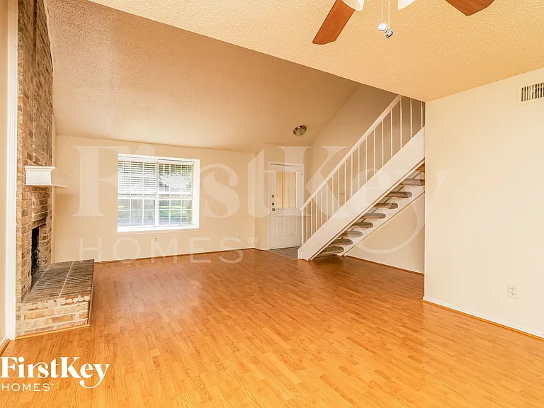 4231 Glen Ridge Dr — Photo 3