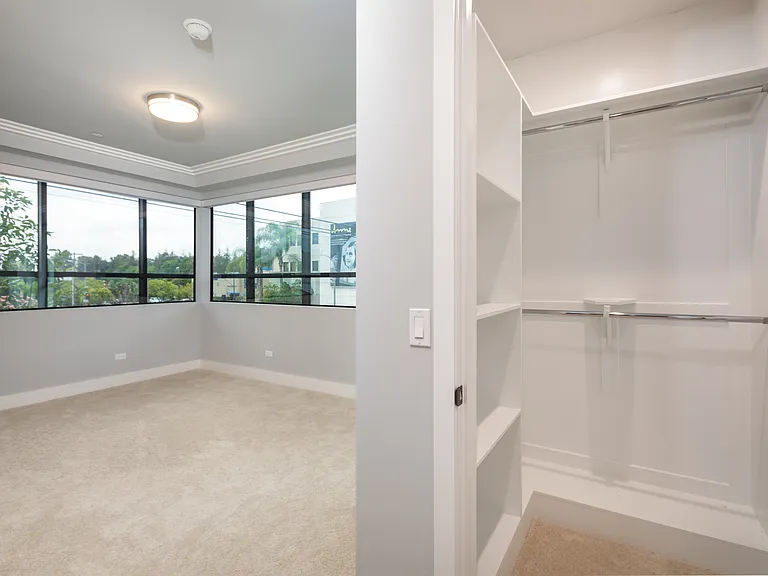 1350 Roxbury Dr — Photo 12
