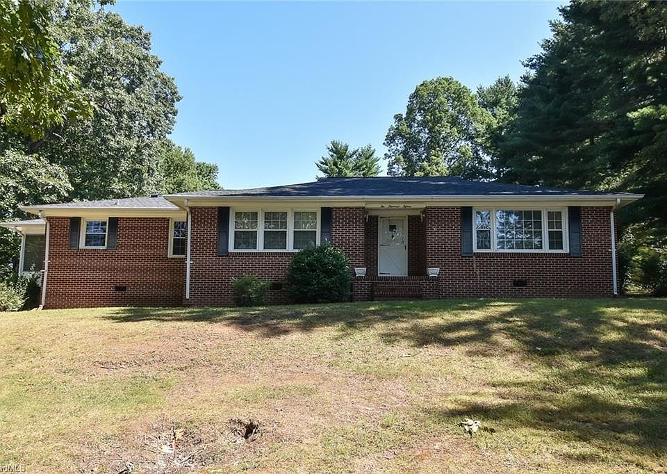 1st image of 215 Greenside Dr