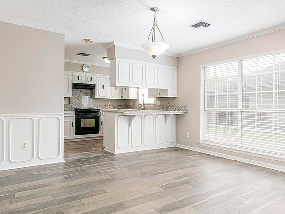 5th image of 125 Briar Green Dr