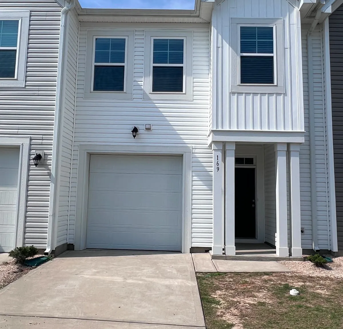 3 bed, 1698 sqft, $2,000 — Photo 1