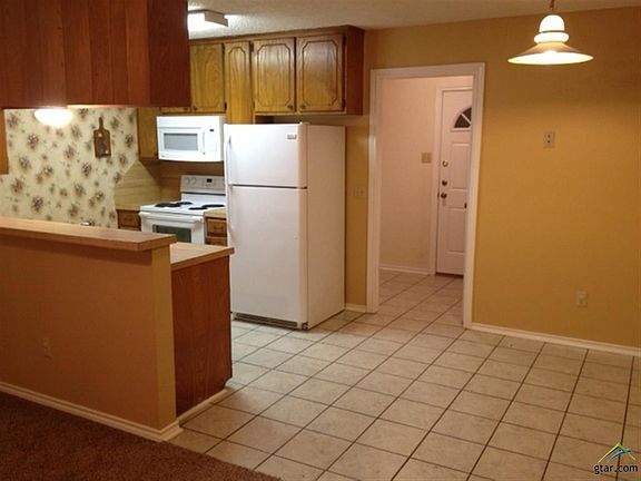 4th image of 4876 Oak Hill Dr