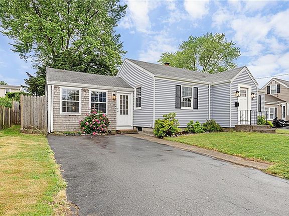 2nd image of 45 Larchmere Dr E
