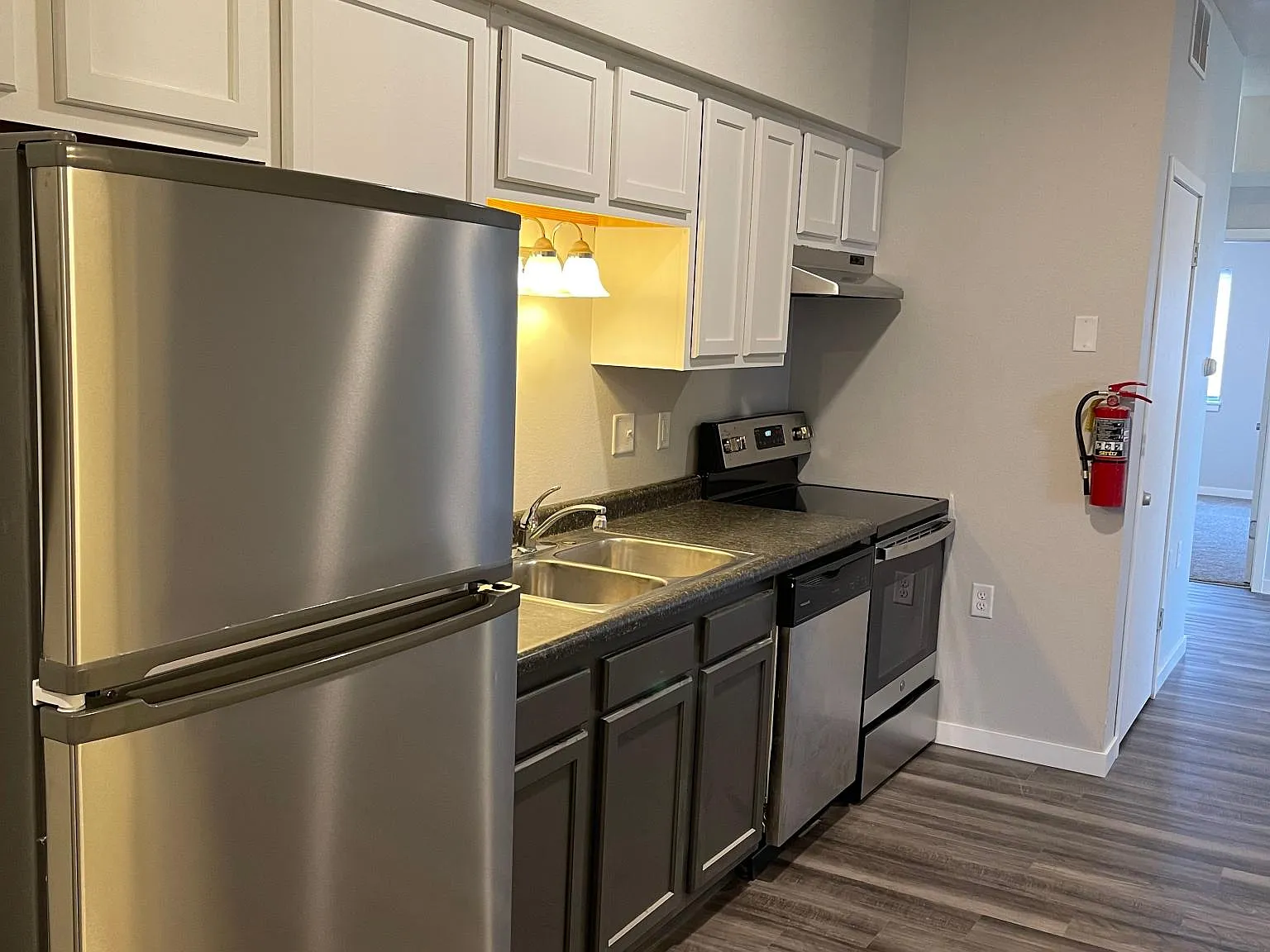 325 E College St — Photo 3