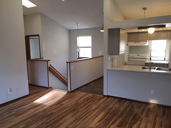 Entry & view to downstairs