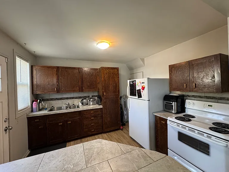 2 Vincent St #2 — Photo 9