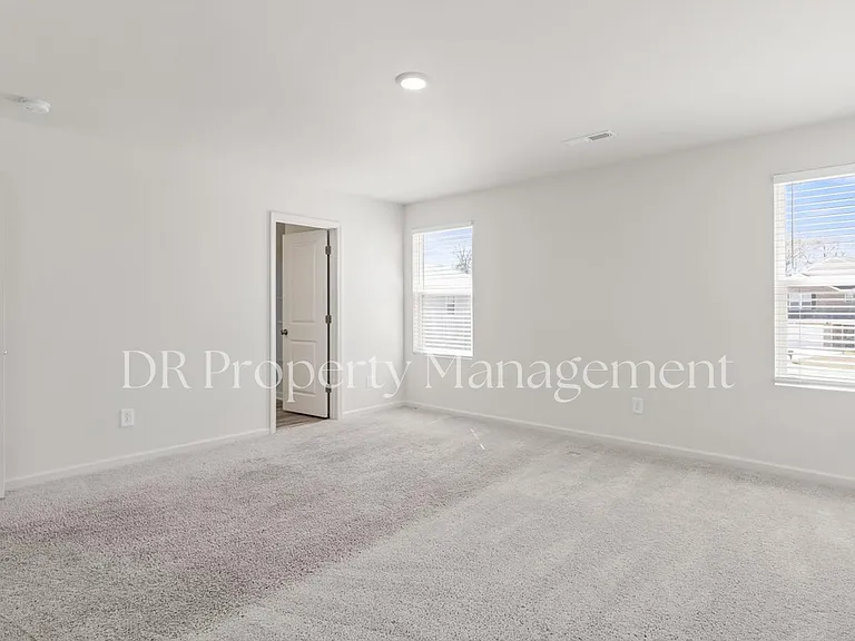 1204 Manor Dr — Photo 8