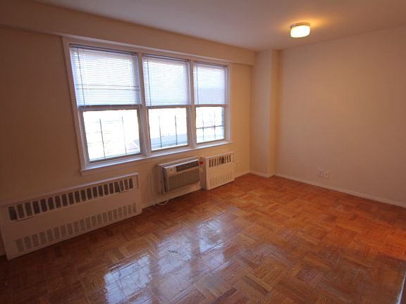 5th image of 18311 Hillside Ave #11A