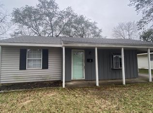 818 McArthur Dr, Port Neches, TX 77651