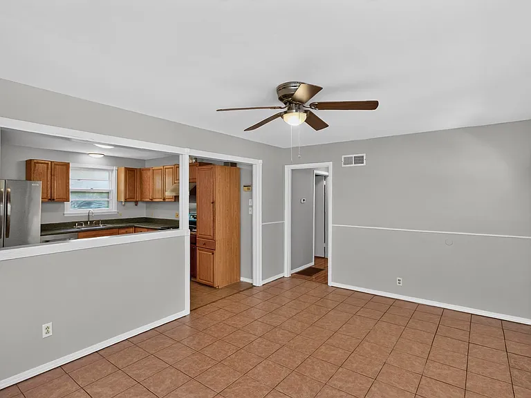 261 Eisenhower Dr — Photo 5