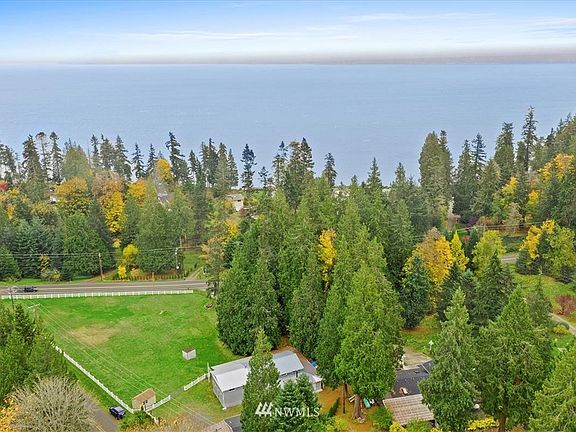 3rd image of 2622 S East Camano Dr