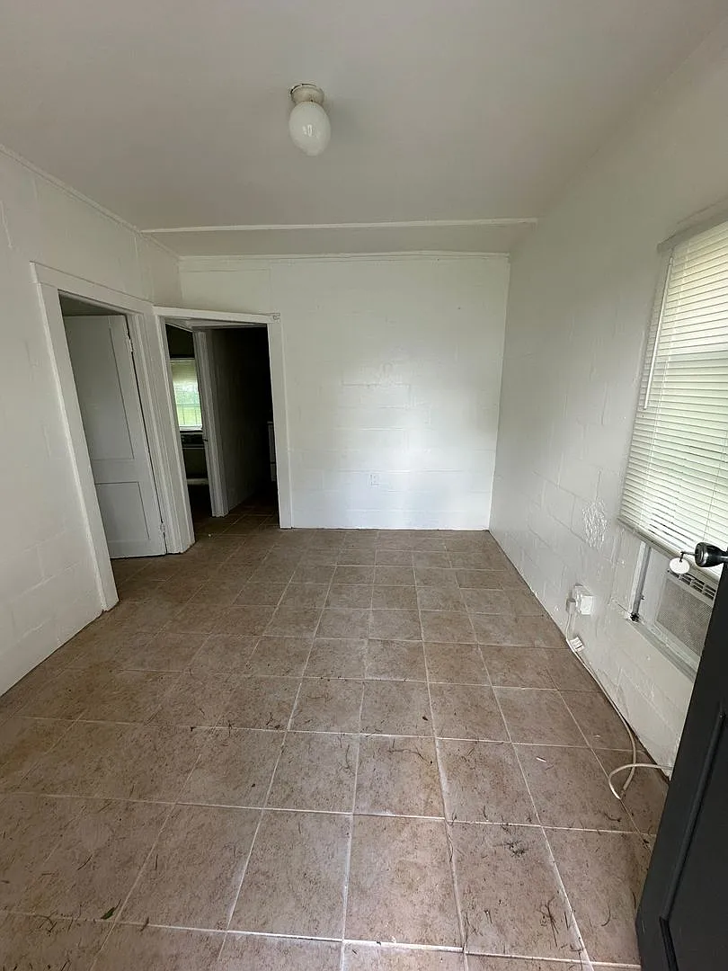 2 Bedroom 1 Bathroom in Winter Haven — Photo 4