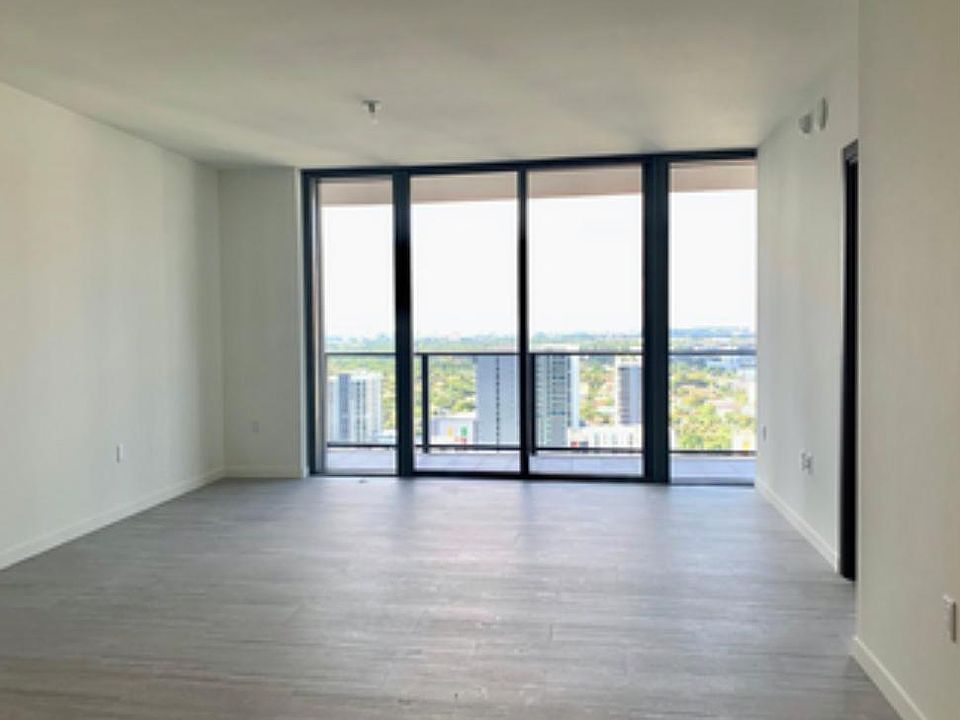 1st image of 825 Brickell Bay Dr #1740