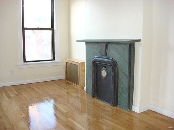 2nd image of 4813 Vernon Blvd