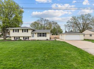 1021 Claude St, Menasha, WI 54952
