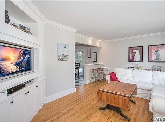 2nd image of 15725 Soundview Ave