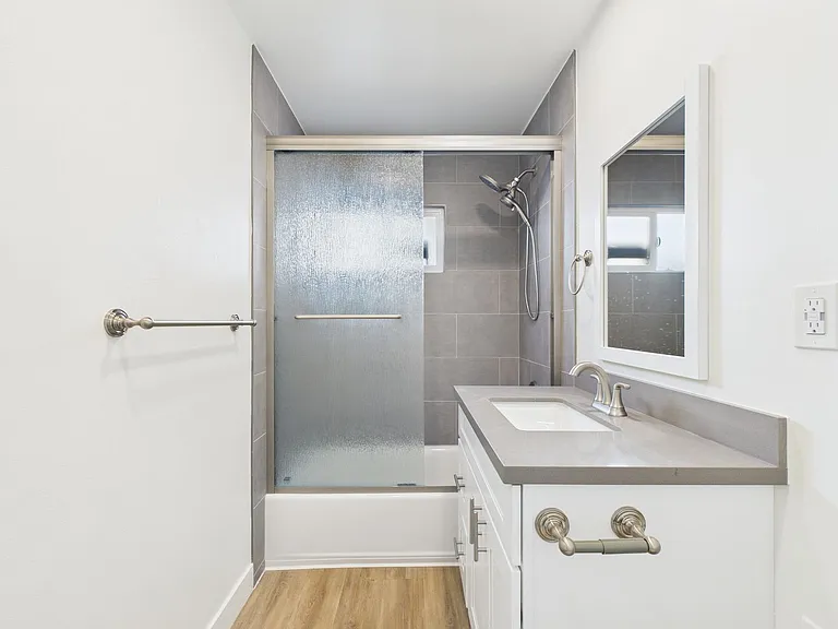 330 W I St — Photo 26