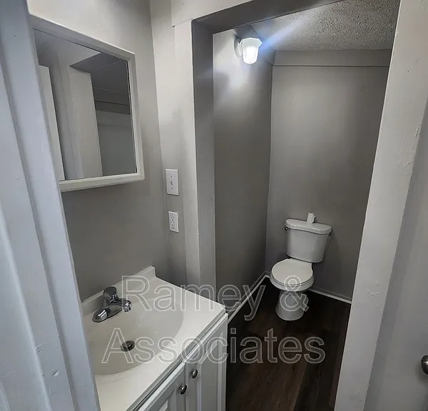 1842 Bolling Ave — Photo 8