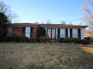 400 Berry Hill Pl, Douglass Hills, KY 40243
