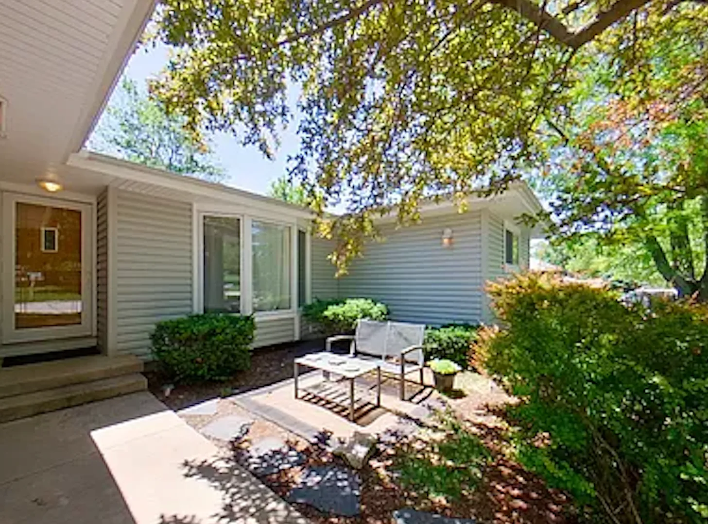 Spacious West Manhattan Home with Fenced Yard, Basement & Bonus Room! — Photo 2