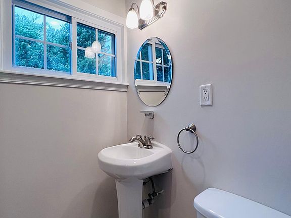 entrance powder room