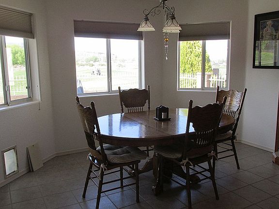 4th image of 684 Country Club Dr