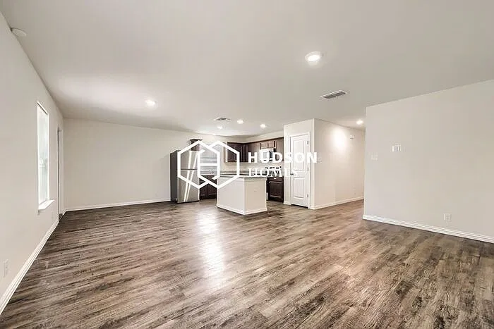 3 bed, 2.0 bath, 1298 sqft, $1,499 — Photo 4