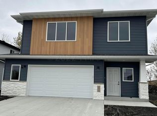 6073 Martin Ln W, West Fargo, ND 58078
