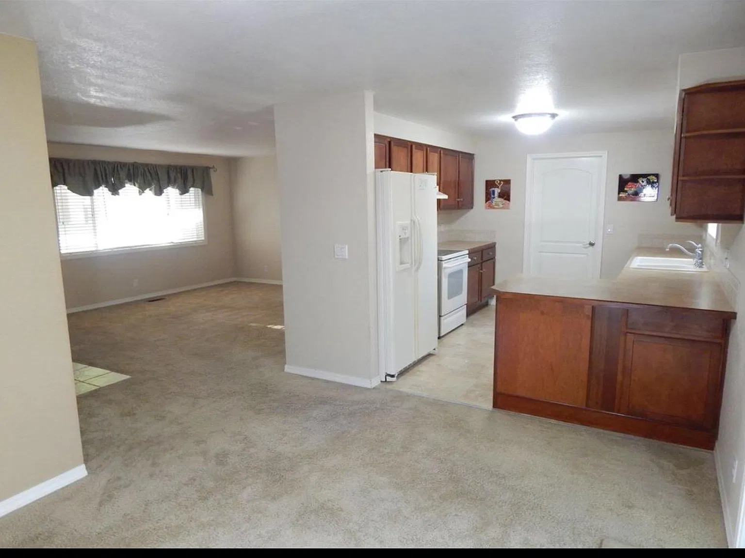 3 bed, 1280 sqft, $2,400 — Photo 2