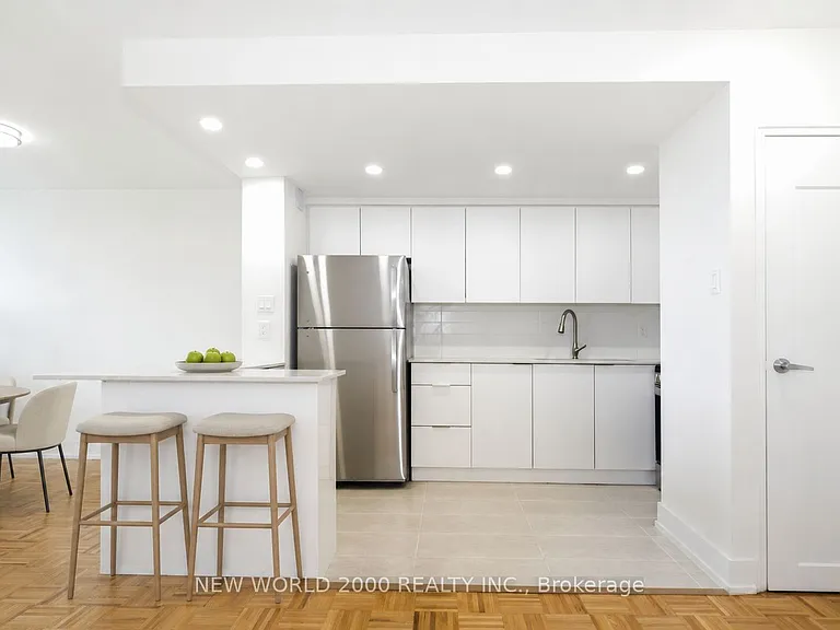 33 Erskine Ave #611 — Photo 1