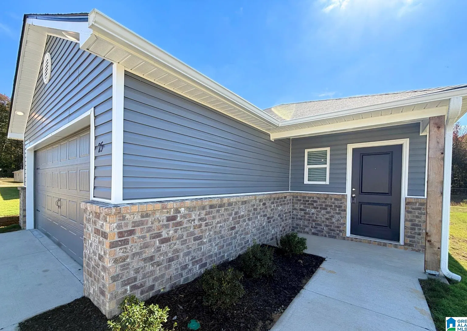 3 bed, 2.0 bath, 1371 sqft, $1,550 — Photo 2