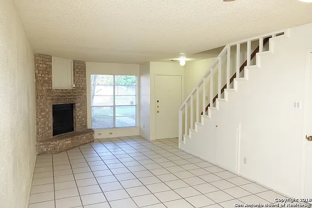 2 bed, 1.0 bath, 1053 sqft, $1,300 — Photo 4